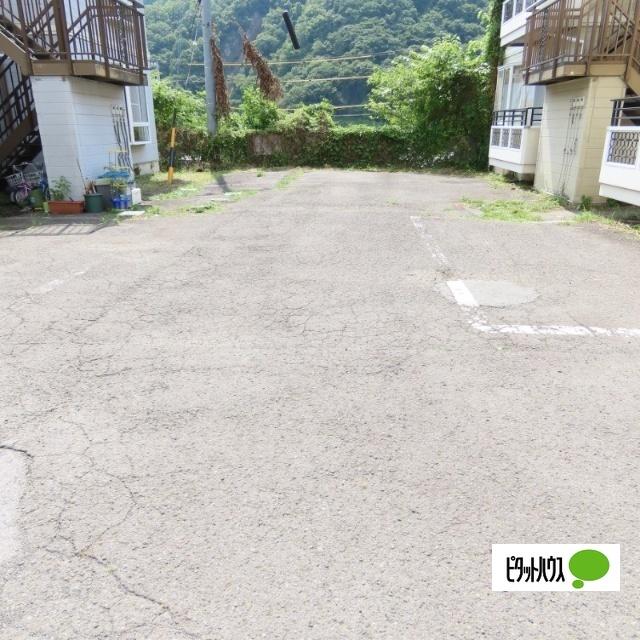 グリーンヒルミサワＢ 駐車場
