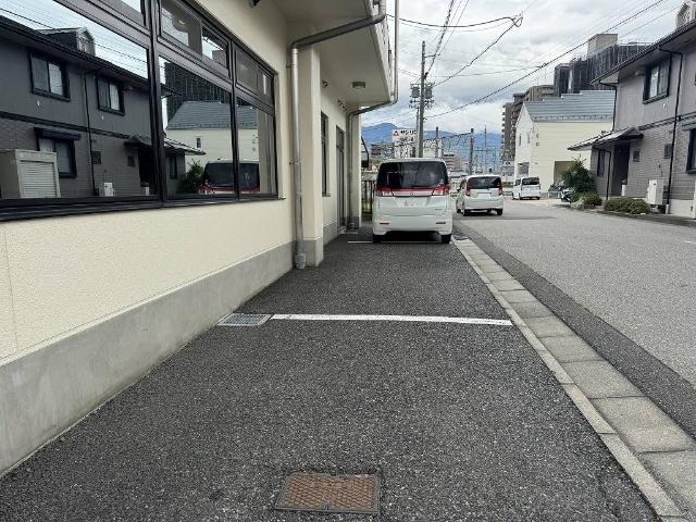 マンション北駅 駐車場