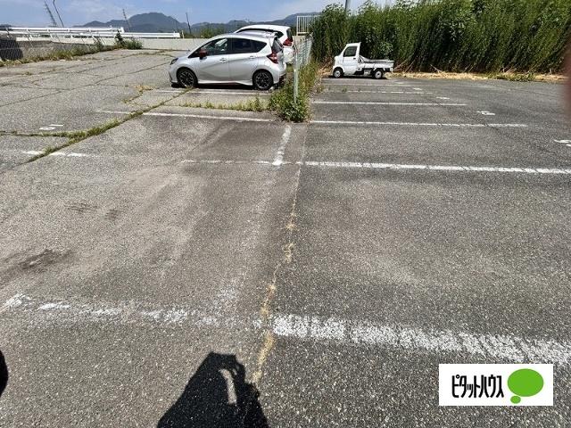 イワマアメニー 駐車場