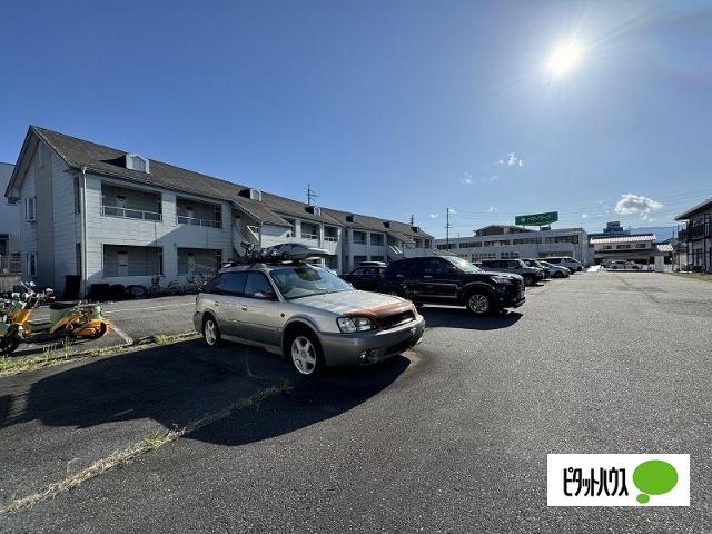 コーポマルタ 駐車場