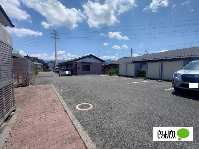 グレイスタウン 駐車場