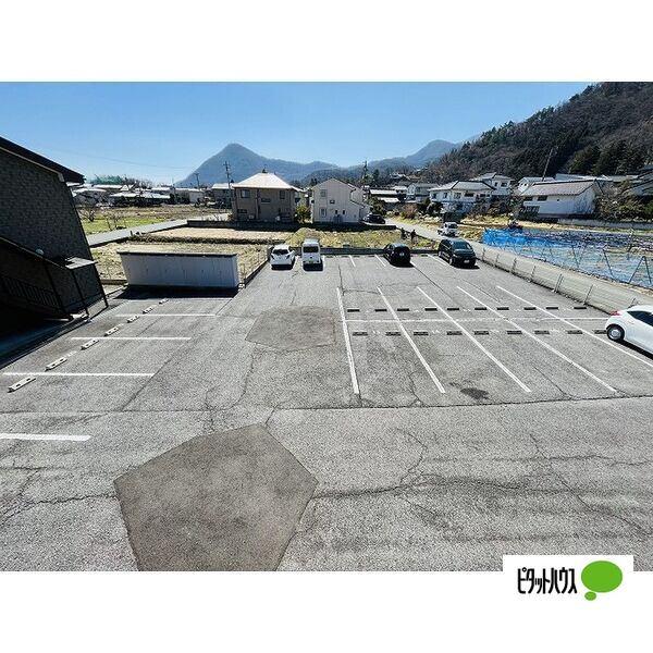 サプリング上山田Ａ 駐車場