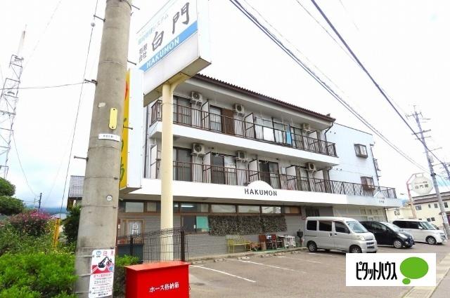アーバン赤坂 駐車場