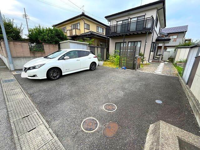 成田住宅 駐車場