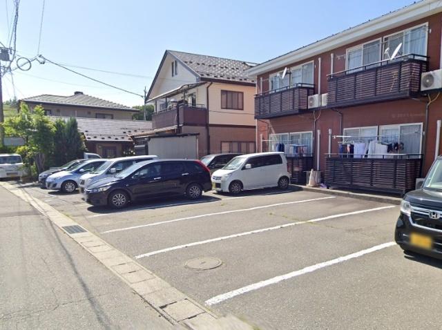 サープラスⅢミネ 駐車場