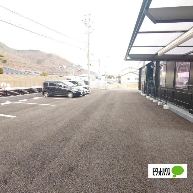 グランレナード上田 駐車場