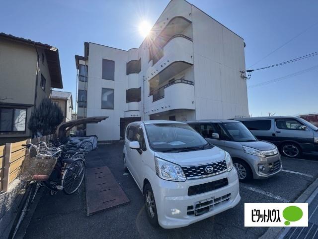 ルミエール 駐車場
