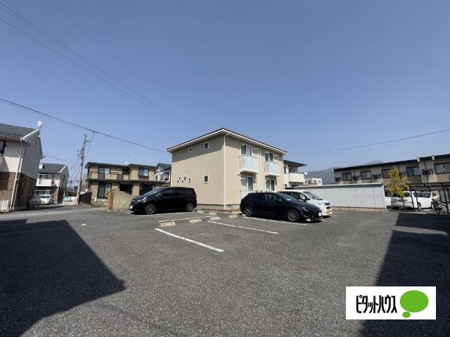 スクエアガーデンＢ 駐車場