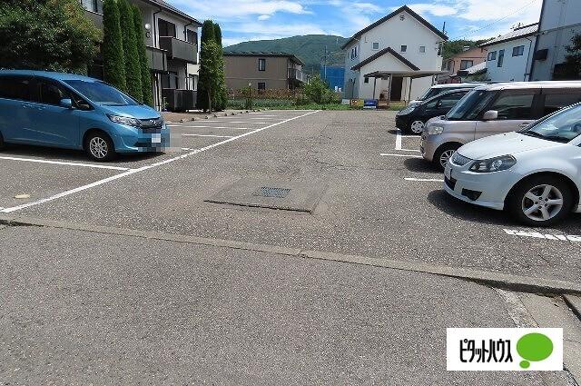 フレグランスたけくらＤ 駐車場