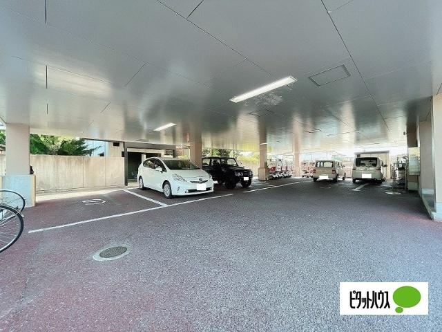 コーポ梓 駐車場