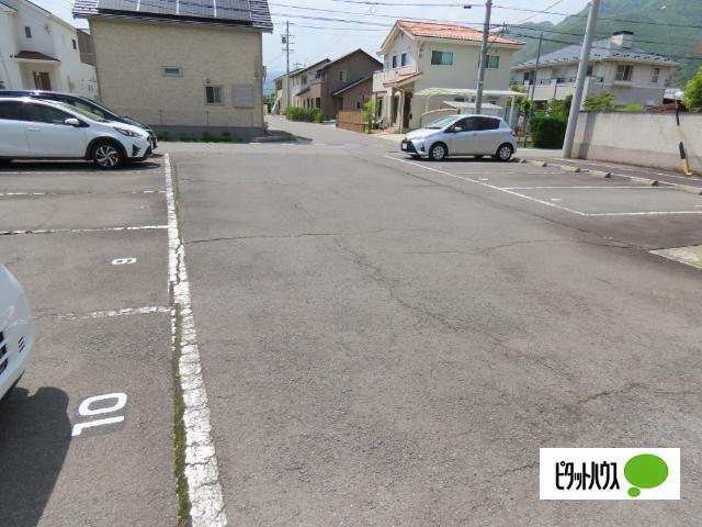 ＷＥＬＬ　ＣＲＩＢ　ＴＯＫＩＷＡＧＩ 駐車場