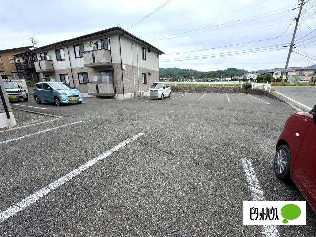 リヴィエールＢ 駐車場