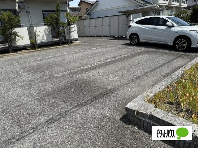 バルコリーヌ三本柳 駐車場