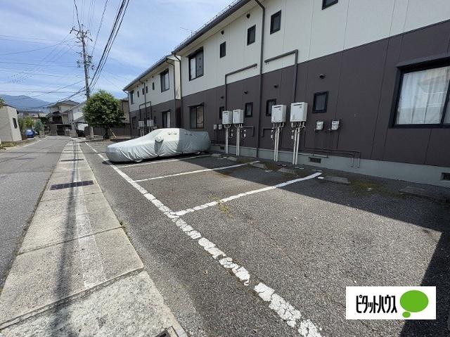グリーンハイツ島立Ａ 駐車場