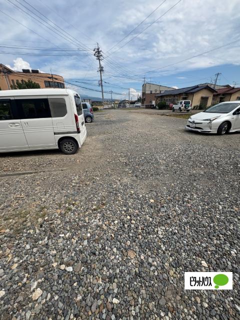 上田市秋和テラスハウス 駐車場