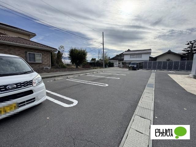 サンリッツ杉山 駐車場