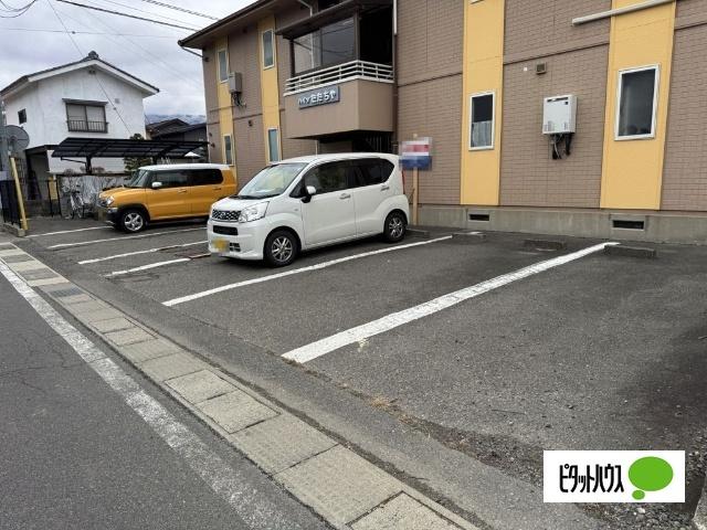ハイツただちや 駐車場