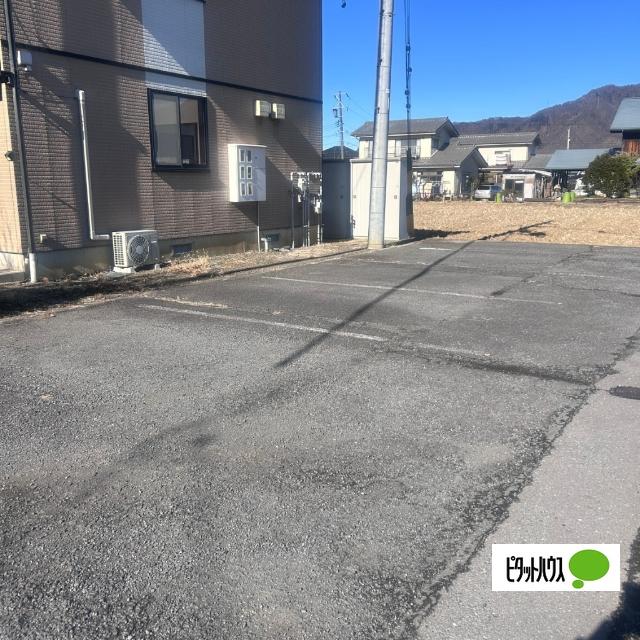 アーバンスクエア上田原 駐車場