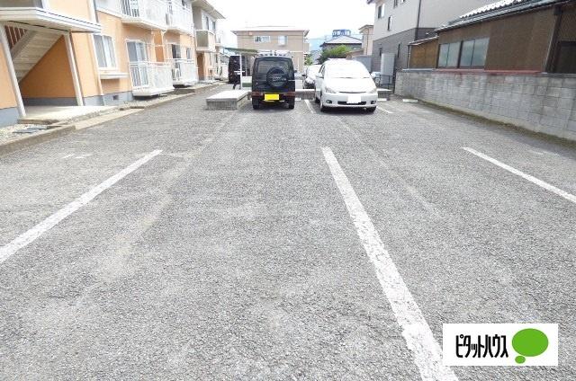 ルミエールしののいＥ 駐車場