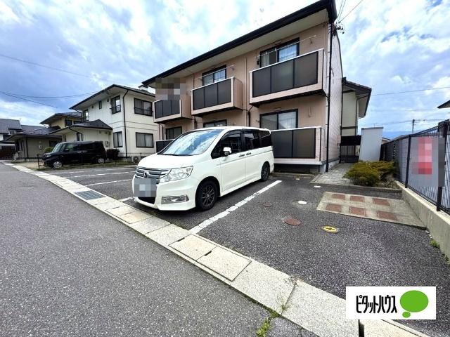 プルミエハイツＢ 駐車場