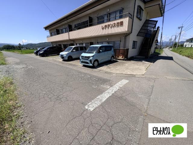 レヂデンス古里 駐車場
