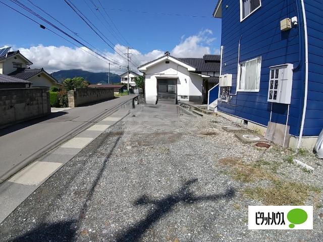 ラセーヌ村前Ａ 駐車場