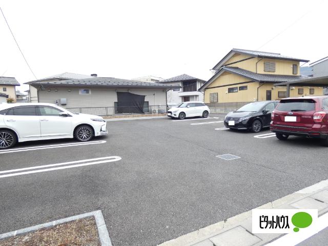 シャーメゾン広町 駐車場