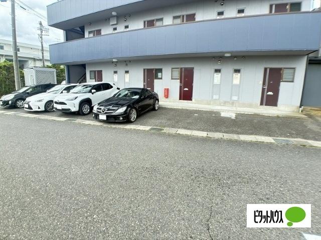 AKKパオ 駐車場