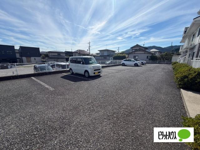 フレグランス恵　Ｅ棟 駐車場