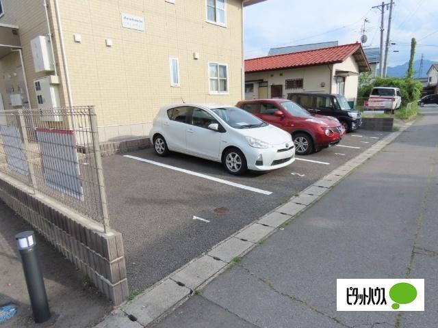 アルシャヴィン 駐車場