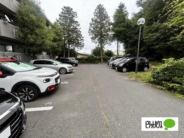 メルベーユフジサワ 駐車場