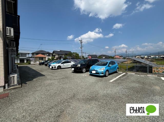 パインブリッジ 駐車場