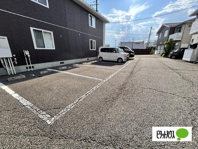 ラ　フレッサＢ 駐車場