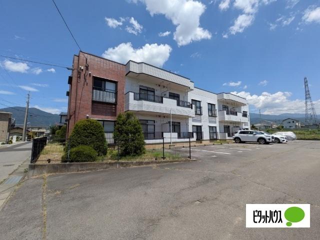 ファミール茅野 駐車場