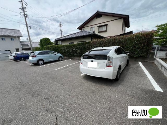 プルミエール桐原　Ａ棟 駐車場