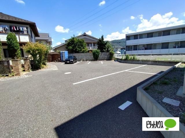 メイプルアライ 駐車場