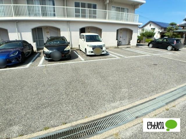 サンパレスオーシモＮ 駐車場