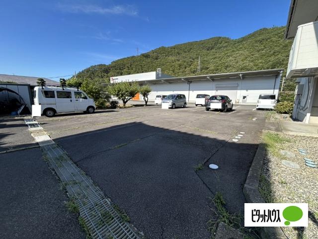 ラプラス東山アレイ 駐車場