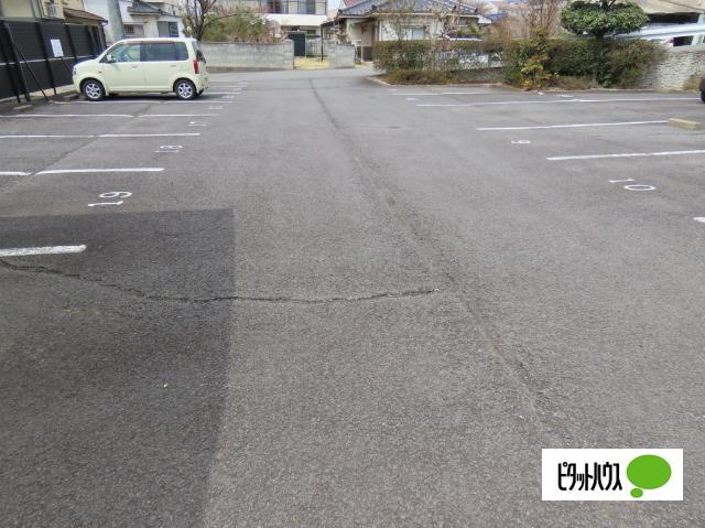 フォーレスK2 駐車場