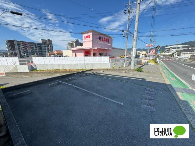 コーポ辰巳 駐車場