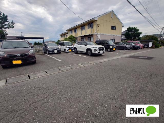 グランシェール藤本 駐車場