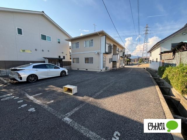 メゾン・ド・やまＳ 駐車場
