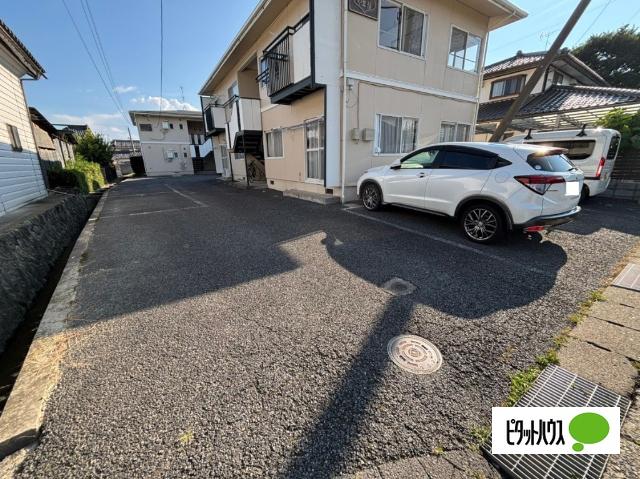 メゾン・ド・やまＮ 駐車場