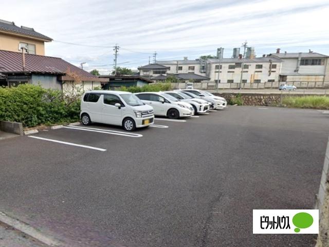 レジデンス筑摩 駐車場