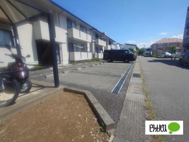 フローレンス・エム　Ｂ棟 駐車場
