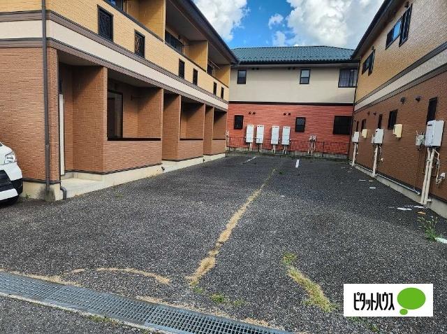 アムニー２１　Ａ棟 駐車場