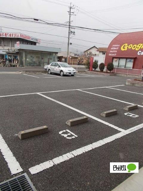 フォンテーヌ 駐車場
