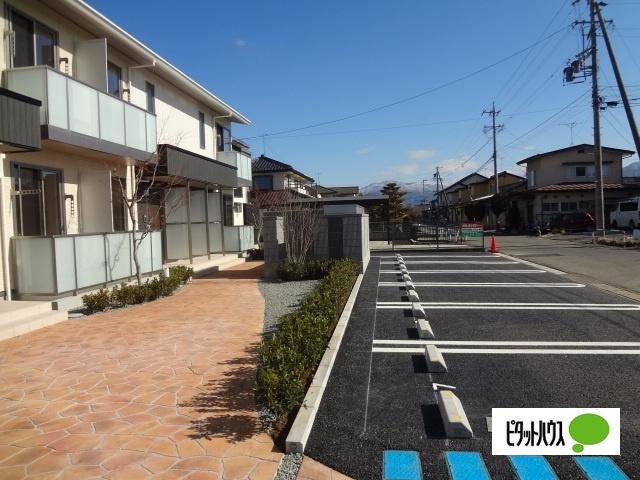 シャーメゾンガーデンズ煌 駐車場