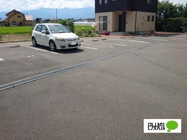 フレグランスＳ，Ｔ，Ｏ　Ｂ 駐車場