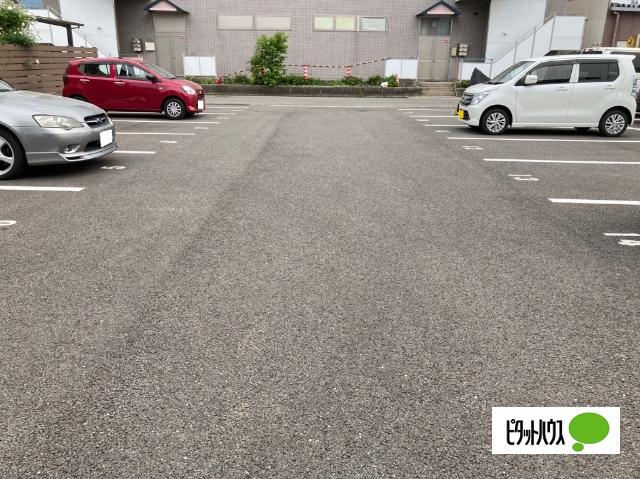 B＆B 駐車場